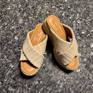Universal Thread Tan Espadrille Sandals